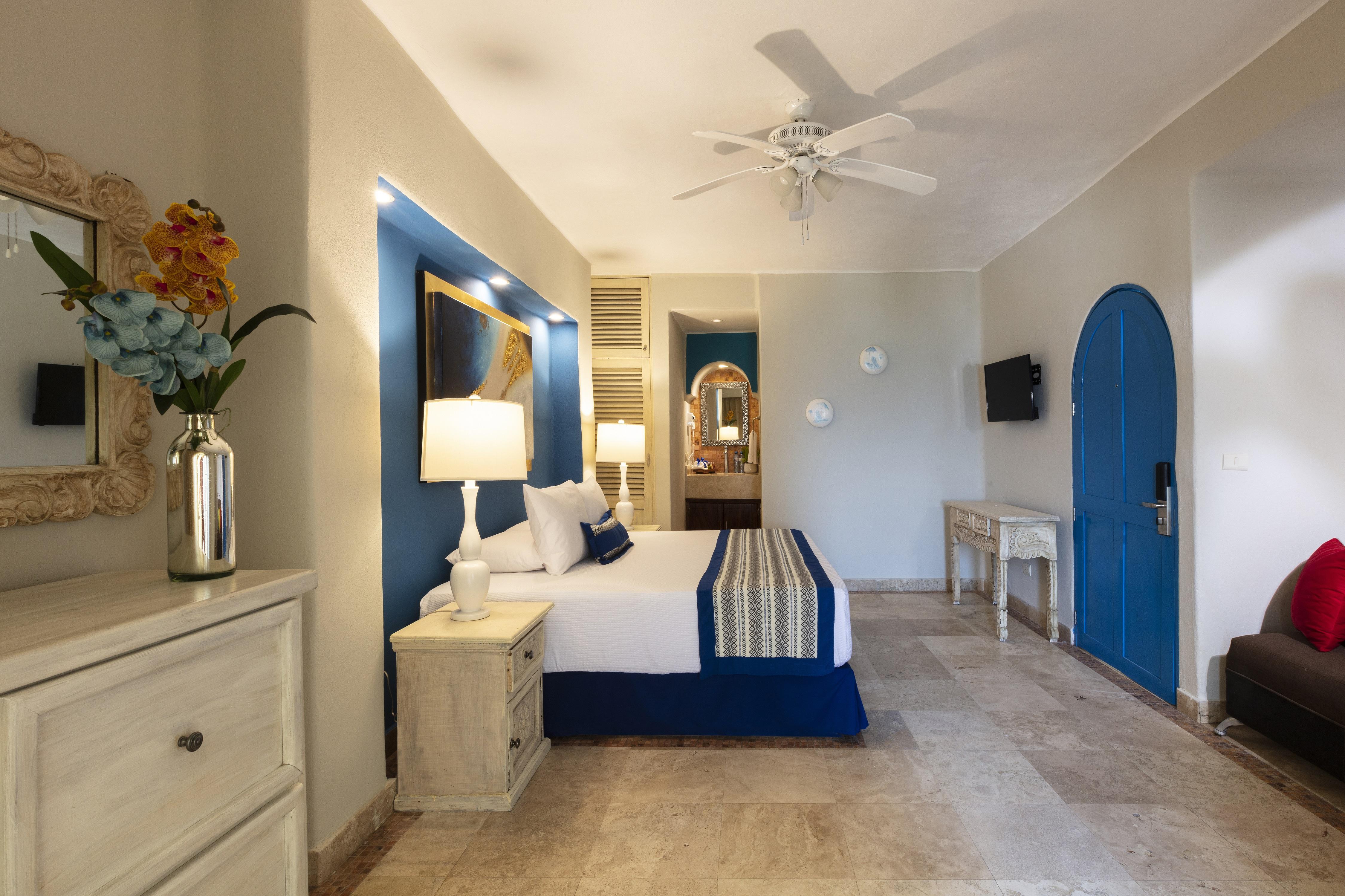 Blue Chairs Beachfront Resort Puerto Vallarta - Adults Only Экстерьер фото