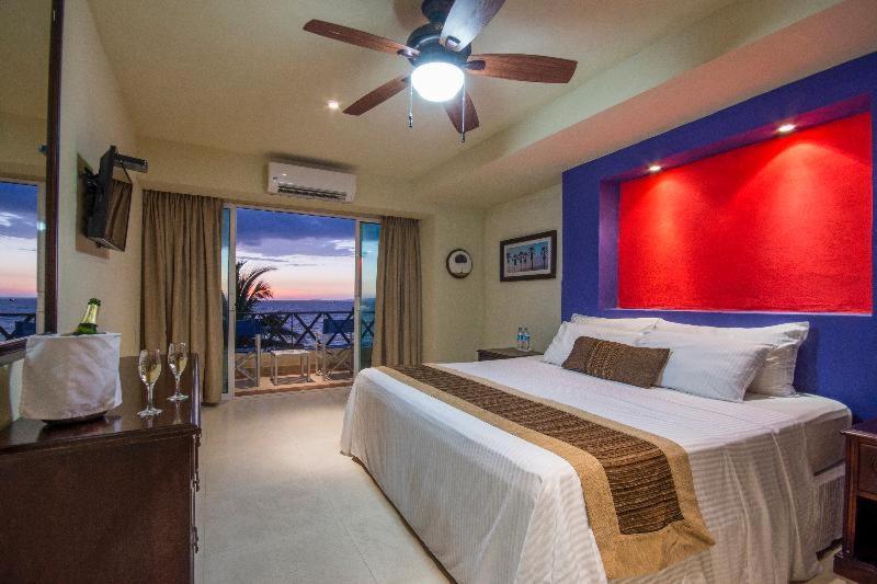 Blue Chairs Beachfront Resort Puerto Vallarta - Adults Only Номер фото